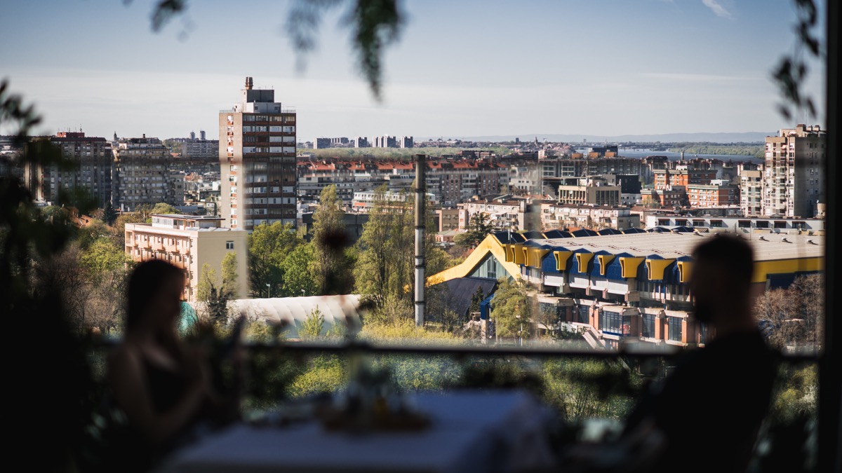 Pogled na Beograd iz restorana Heritage Rooftop