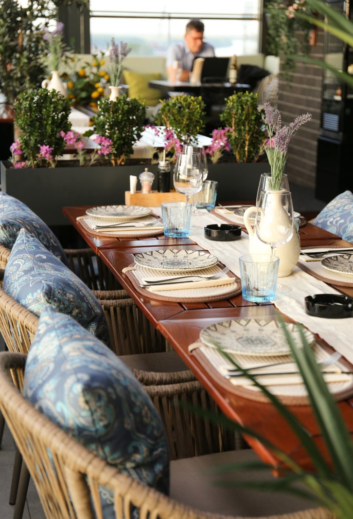 Table setting in the rooftop terrace greenery